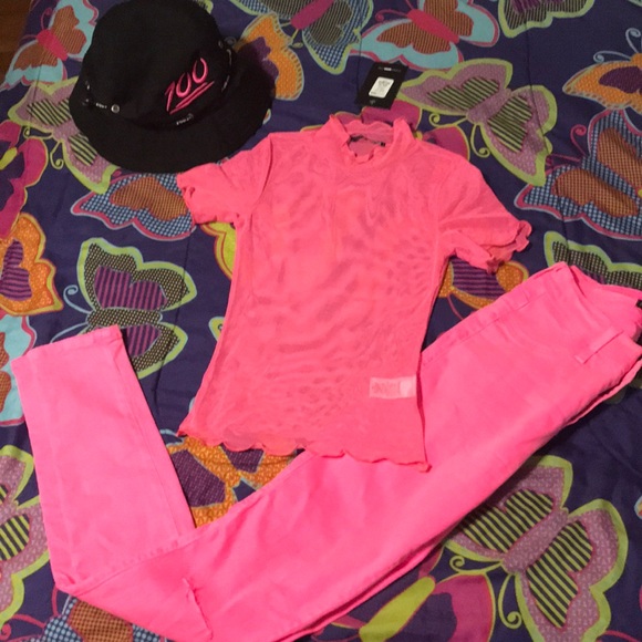 Pink Outfit - Picture 2 of 4